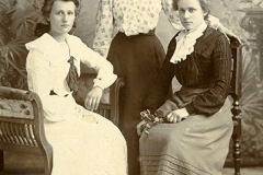 Dallas,  Mabel, & Florence Dove