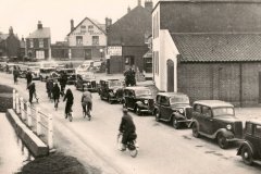1938 Cars-queue-by-main-pond-during-Horsey-flood